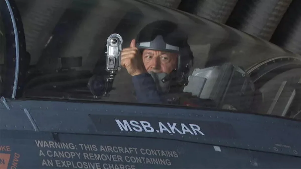 Türkiyənin müdafiə naziri Egey dənizinin şimalında “F-16” ilə uçuş edib