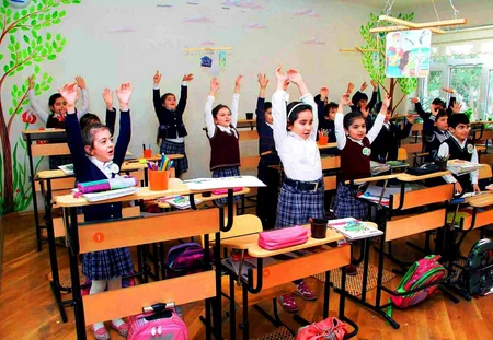 Təhsil Nazirliyi Bakıda 105 müəllimin müddətsiz əmək müqaviləsi əsasında işə təyin edilməsinə razılıq verib