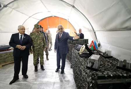 Birgə taktiki təlimdə silah və texnika sərgisi nümayiş etdirilib