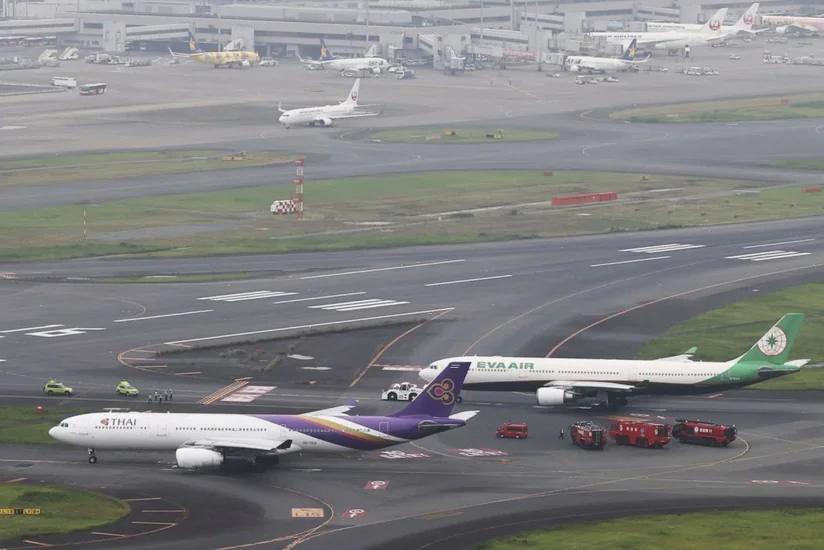 Аэропорт в Токио возобновил работу ВПП после столкновения самолетов на рулежной дорожке