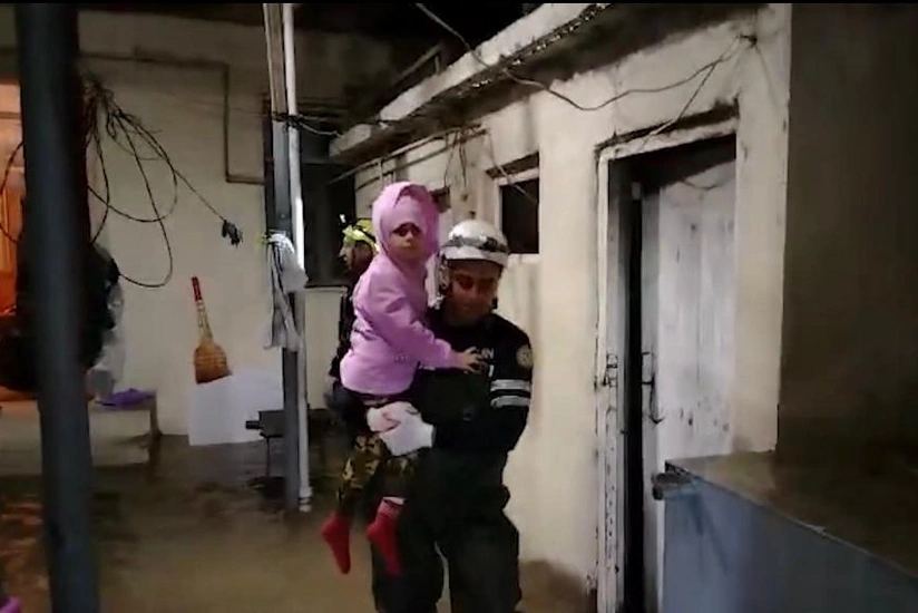 Su basmış ərazilərdən 31 nəfər təhlükəsiz əraziyə təxliyə edilib - YENİLƏNİB 2