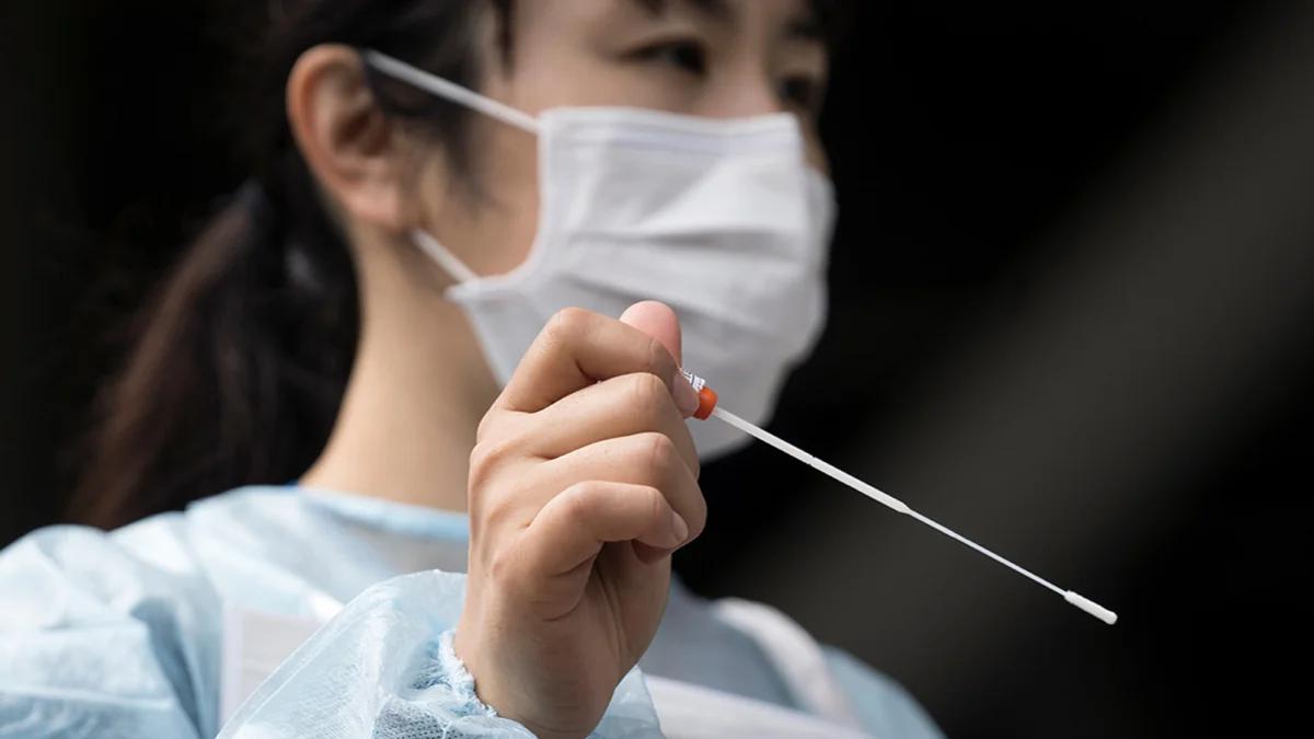 Japan to bar new foreign arrivals over Omicron variant