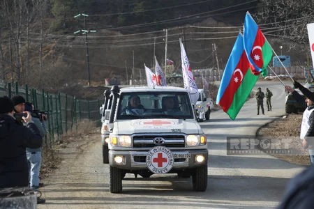 ICRC vehicles move freely on Khankandi-Lachin road