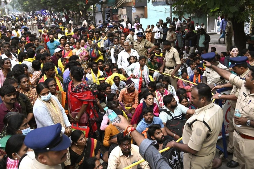 Hindistanda dini məbəddəki izdihamda 6 nəfər ölüb