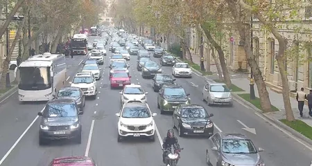 Bakının bir sıra yollarında tıxac yaranıb
