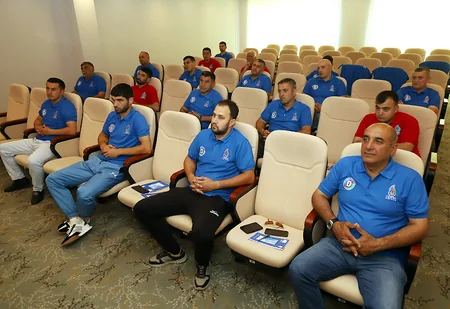 UEFA-nın D kateqoriyalı məşqçi kursları start götürüb
