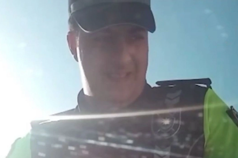 Sürücüdən rüşvət aldığı iddia edilən polis cəzalandırıldı