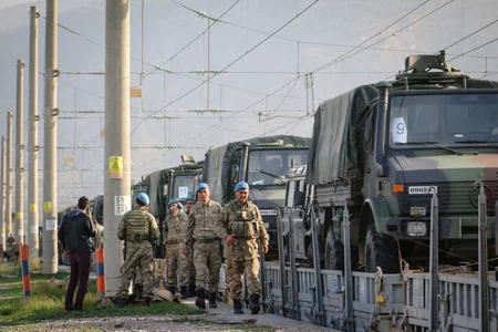 Турция размещает на границе с Сирией военную силу и технику