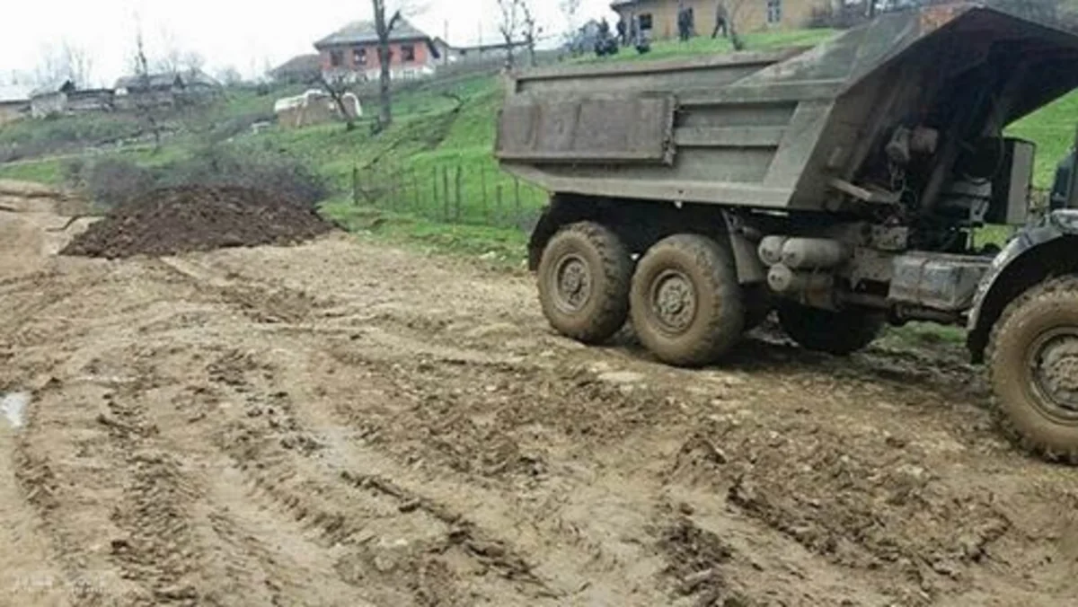 В Лянкаране восстановили разрушенную оползнем сельскую дорогу