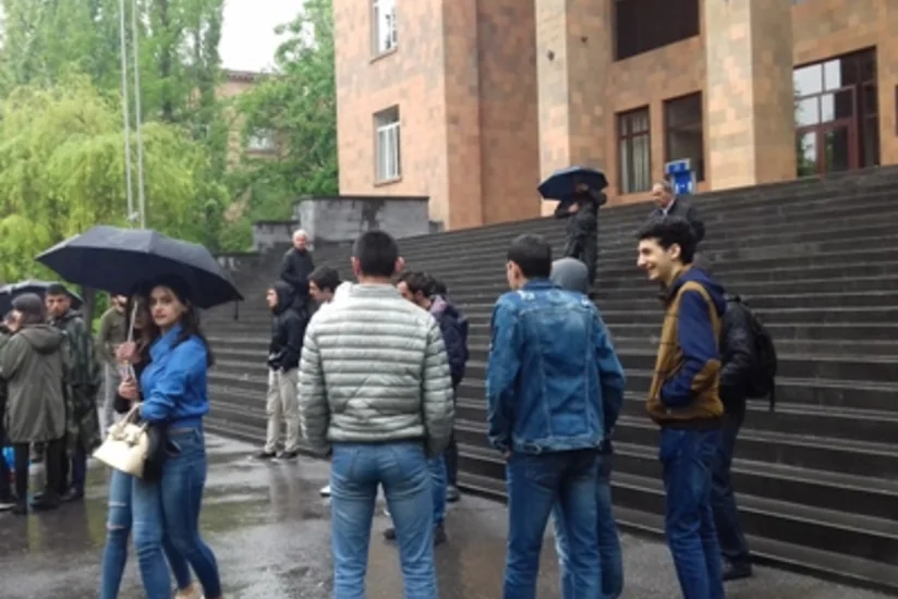 В Ереване студенты проводят забастовку против назначения Сержа Саргсяна премьером