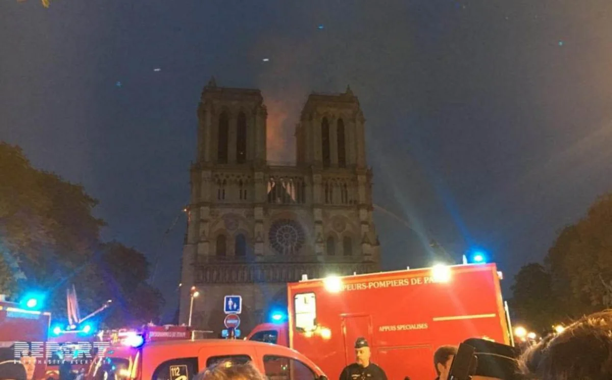 Fransada Paris Notr-Dam кilsəsi yanıb - FOTO - VİDEO