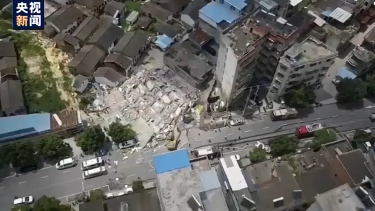 В Китае обрушился жилой дом, есть погибшие  