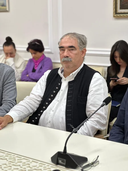 Bakıda macar türkoloq İştvan Mandokinin 80 illiyi qeyd edilib
