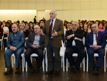 Heydər Əliyev Mərkəzində ümummilli liderə həsr olunan elmi-praktik konfrans keçirilib