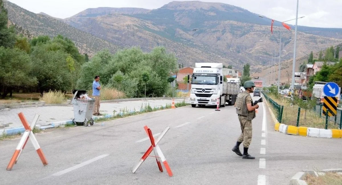 Ərzurumda hərbçilərlə terrorçular arasında atışma olub, bir gizir yaralanıb, bir terrorçu məhv edilib