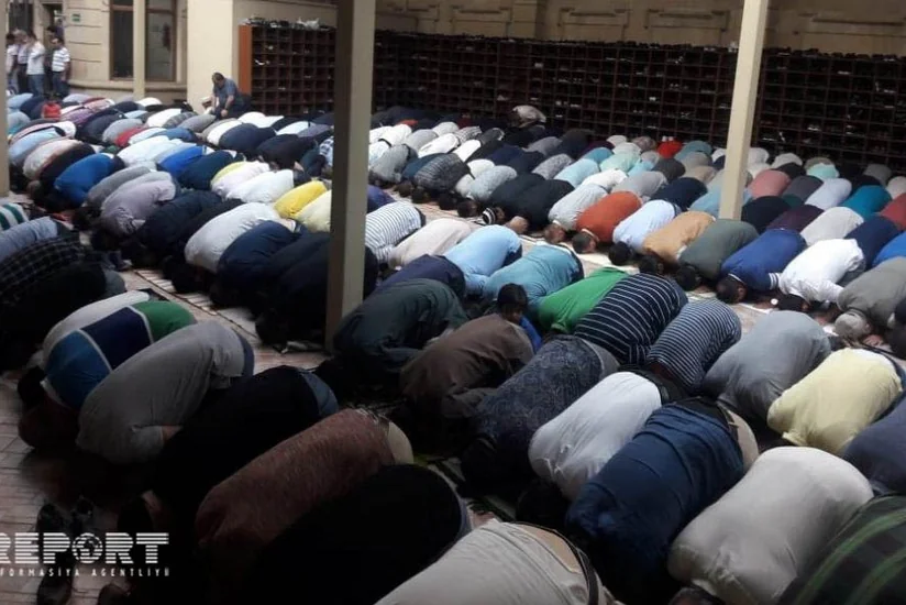 Bakı məscidlərində bayram namazı qılınıb - FOTO - YENİLƏNİB - VİDEO - ƏLAVƏ OLUNUB