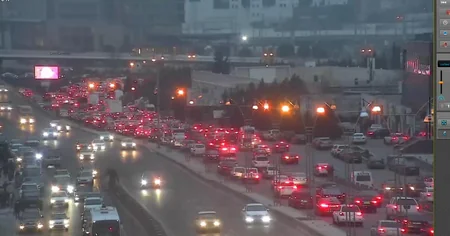 Bakıda nəqliyyat vasitələrinin hərəkətində sıxlıq yaranıb