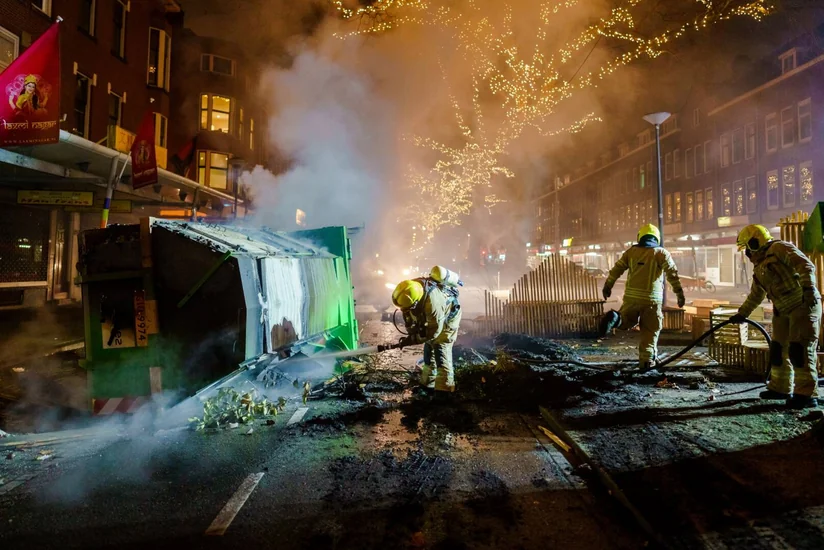 Niderlandda etiraz aksiyalarında 150-dən çox insan saxlanılıb