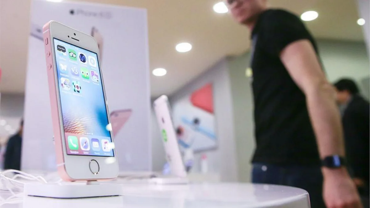 Apple iPhone 5 smartfonunu köhnəlmiş qurğular siyahısına daxil edib