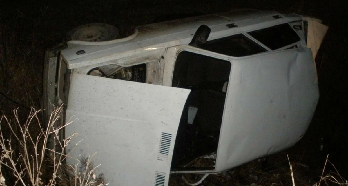 Ağstafada minik avtomobili yoldan çıxaraq aşıb