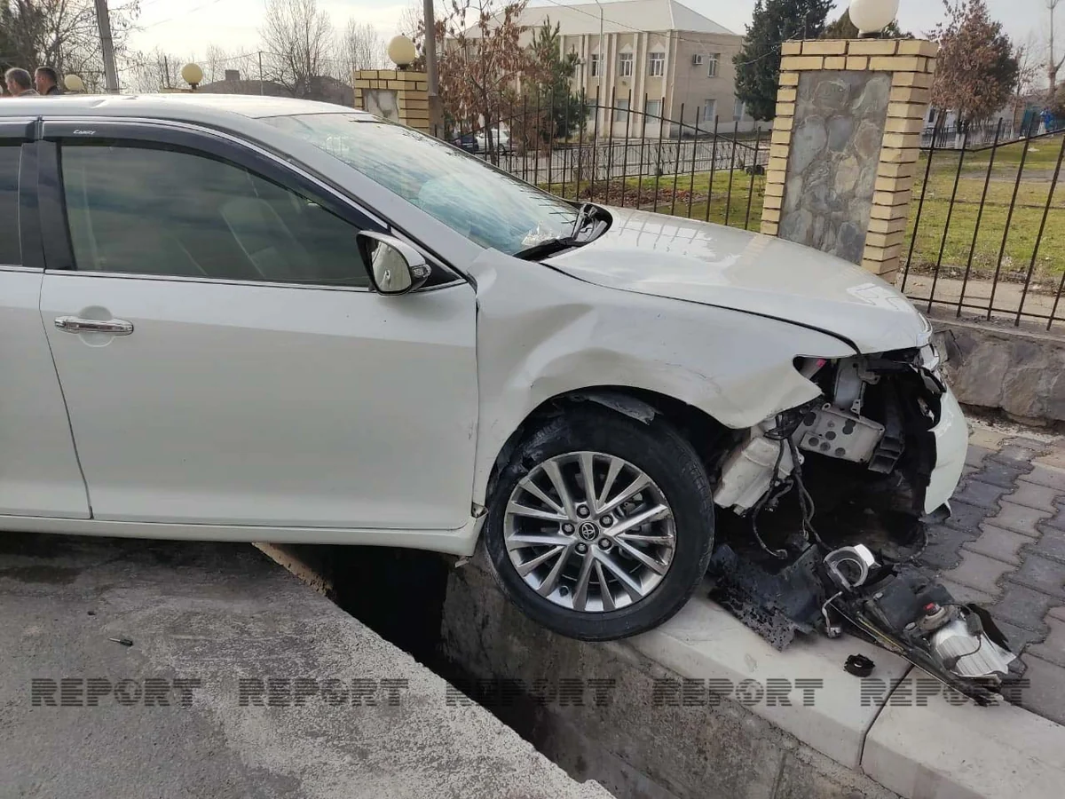 Şəkidə toqquşan avtomobillərdən biri yolu keçən piyadanı vurub