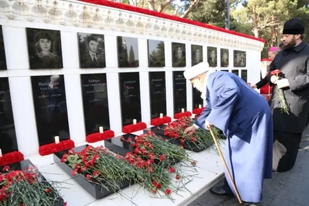 Azərbaycandakı dini konfessiyaların rəhbərləri Şəhidlər xiyabanını ziyarət edib
