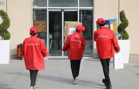 Daha bir xəstəxananın həkimlərinə “üz sipəri” verilib