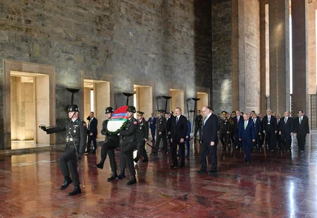 Prezident İlham Əliyev Ankarada Anıtqəbiri ziyarət edib