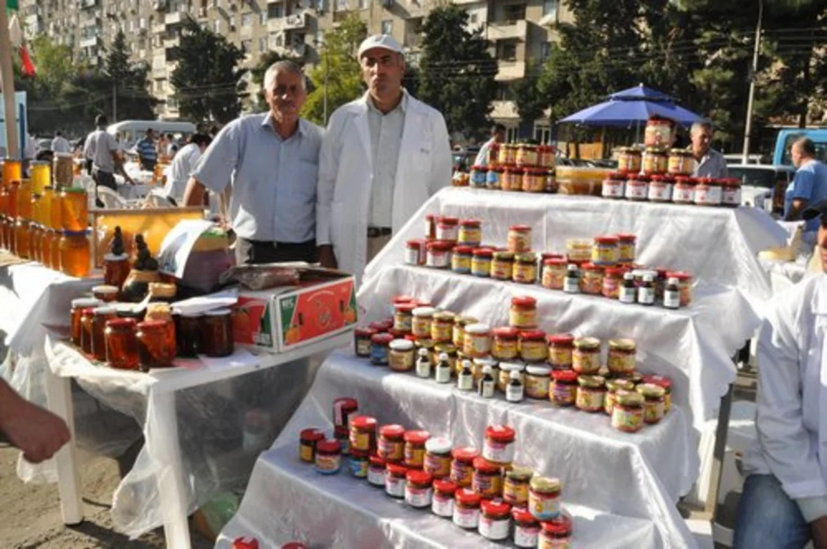 Bakıda arıçılıq məhsullarının sərgi-satış yarmarkası başlayıb