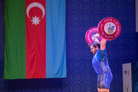 Dadaş Dadaşbəyli Azərbaycan çempionatında üç rekorda imza atıb