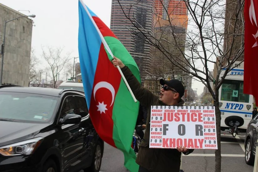 BMT-nin Nyu-Yorkdakı mənzil-qərərgahı qarşısında etiraz mitinqi keçirilib