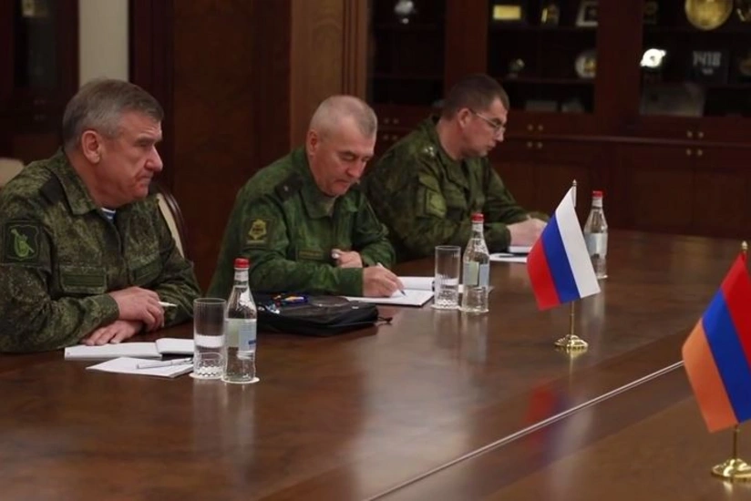 New commander of Russian peacekeeping contingent discusses implementation of tripartite declarations with Minister of Defense of Armenia