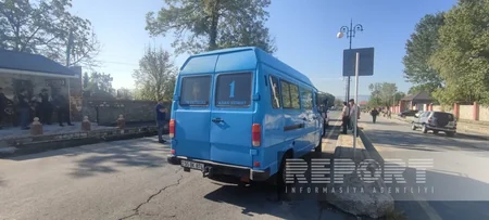 Şəkidə mikroavtobus piyadanı vuraraq öldürüb