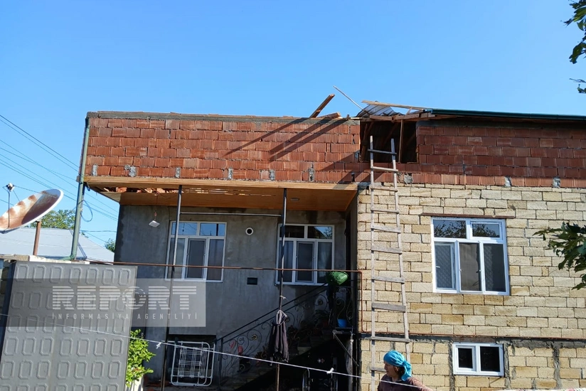 Qaxda evə ildırım düşüb