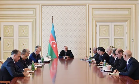 Ticarət mərkəzində baş vermiş yanğınla əlaqədar Prezident İlham Əliyevin sədrliyi ilə müşavirə keçirilib - ƏLAVƏ OLUNUB - VİDEO
