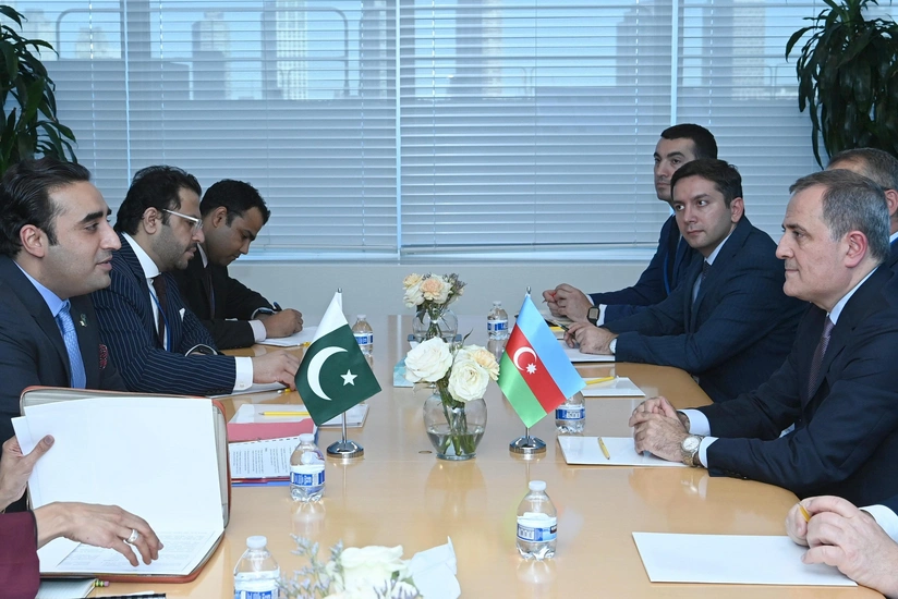 Ceyhun Bayramov Pakistanın XİN başçısı ilə görüşüb