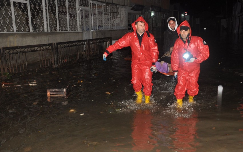 Bakıda fərdi yaşayış evlərindən 77 nəfər təhlükəsiz əraziyə təxliyyə olunub