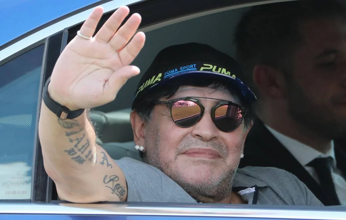 Pele: Maradona kimi dostları itirmək kədərlidir