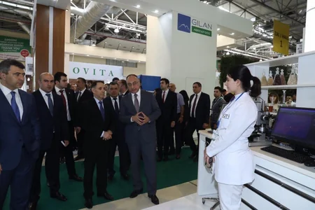 Baş Nazir Qida Sənayesi və Kənd Təsərrüfatı sərgiləri ilə tanış olub
