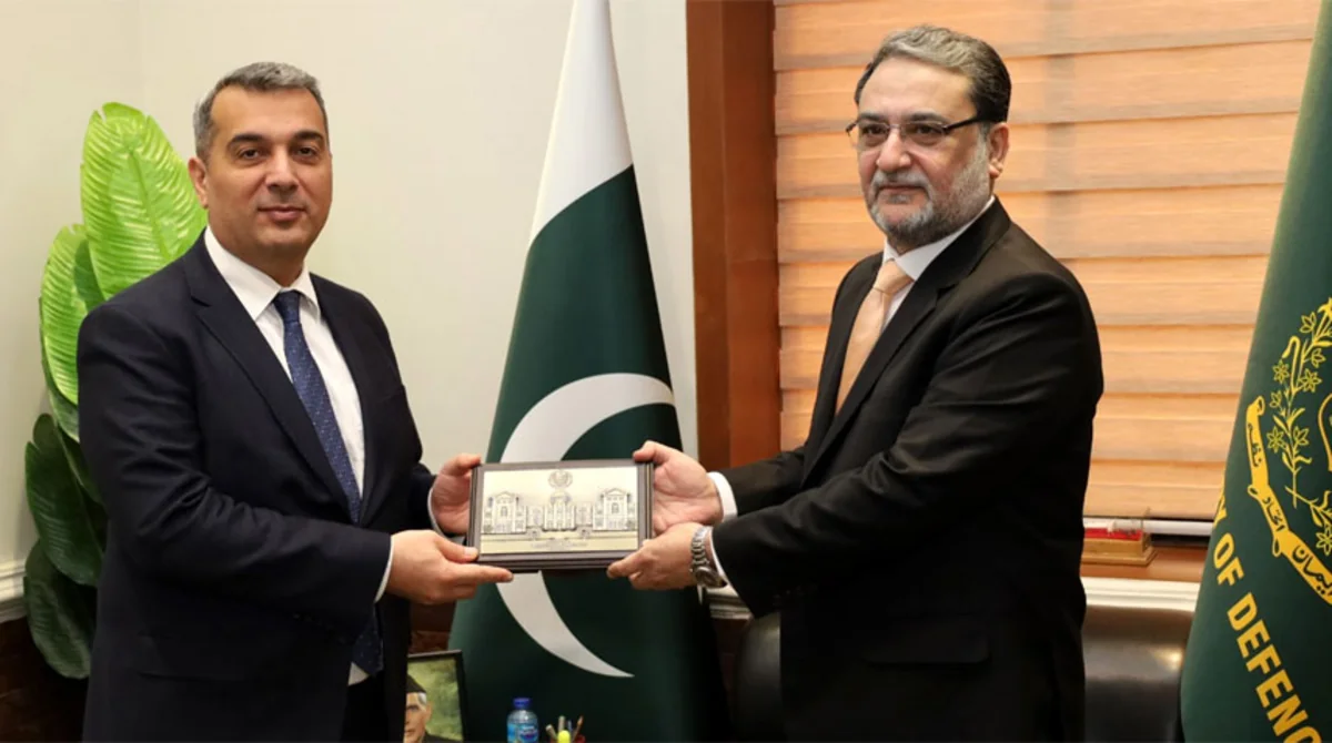 Azerbaijani ambassador discusses military cooperation with Pakistan's defense minister