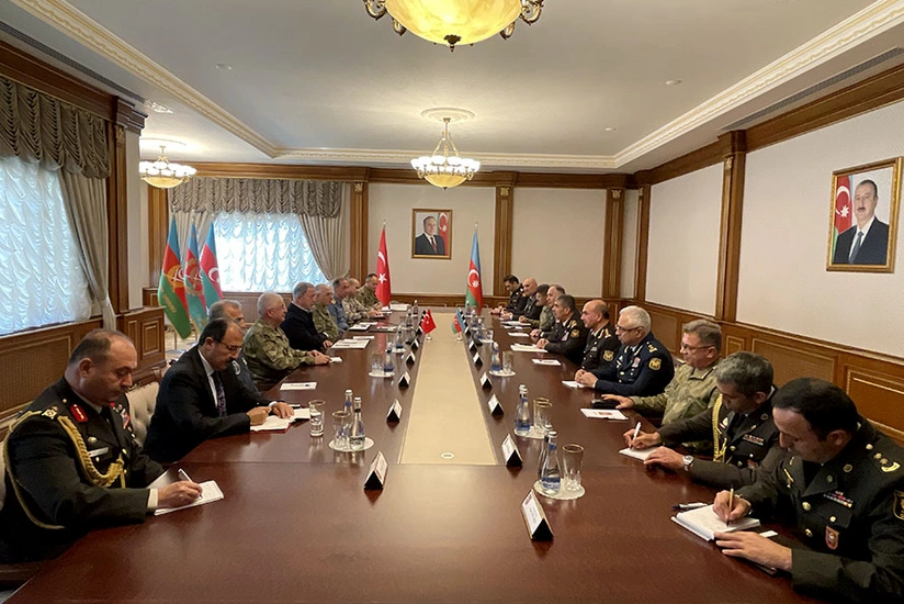 Министры обороны Азербайджана и Турции обсудили расширение военного сотрудничества