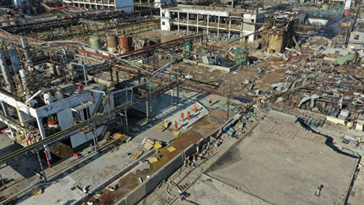 Власти Китая закроют тысячи компаний после взрыва на химзаводе