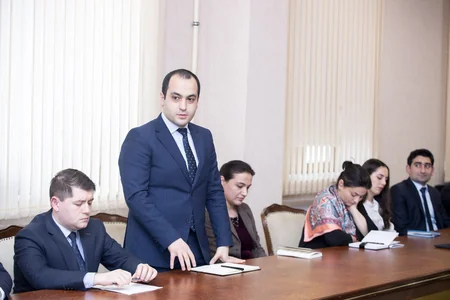Kənd təsərrüfatı naziri xaricdə təhsil almış əməkdaşları ilə görüşüb