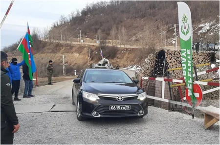 По дороге Ханкенди-Лачын беспрепятственно проехали 30 автомобилей российских миротворцев