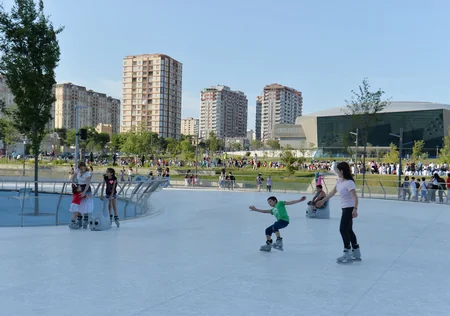 Heydər Əliyev Mərkəzinin parkında Uşaq festivalı keçirilib