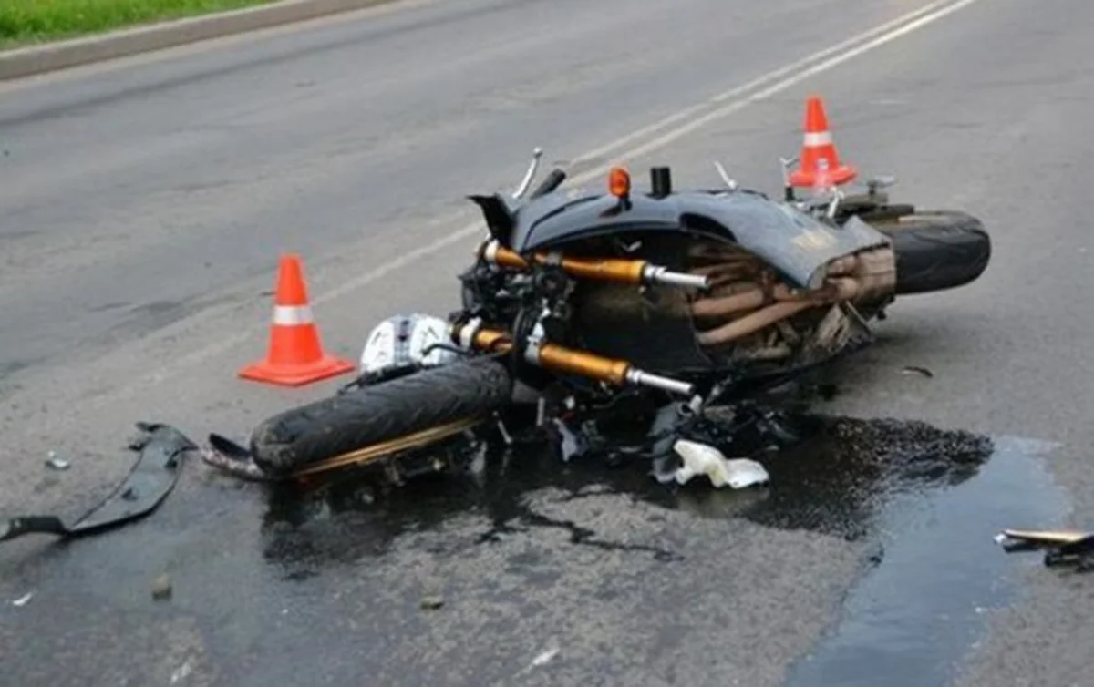 Biləsuvarda motosiklet qəzası baş verib, sürücü ölüb