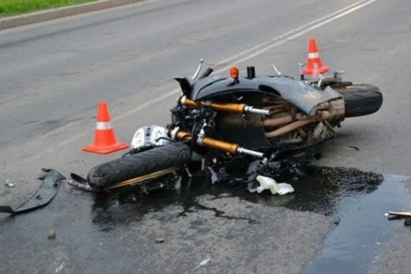 Biləsuvarda motosiklet qəzası baş verib, sürücü ölüb