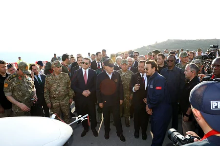 Zakir Həsənov Türkiyə Müdafiə Sənayesi Nazirliyinin sərgisini ziyarət edib