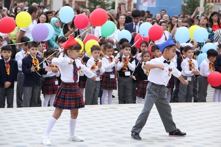 Rusiyanın Azərbaycandakı səfiri Gəncədə məktəb açılışında iştirak edib - FOTO