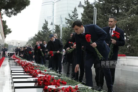 Milli qürur və and yeri - Şəhidlər xiyabanına axın başlayıb - FOTOREPORTAJ